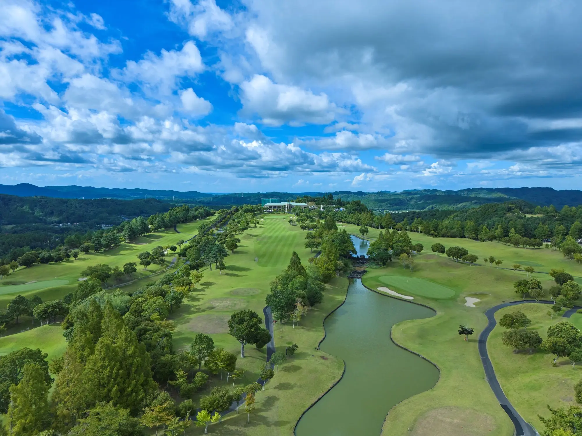 ゴルフコースとホスピタリティのイメージ