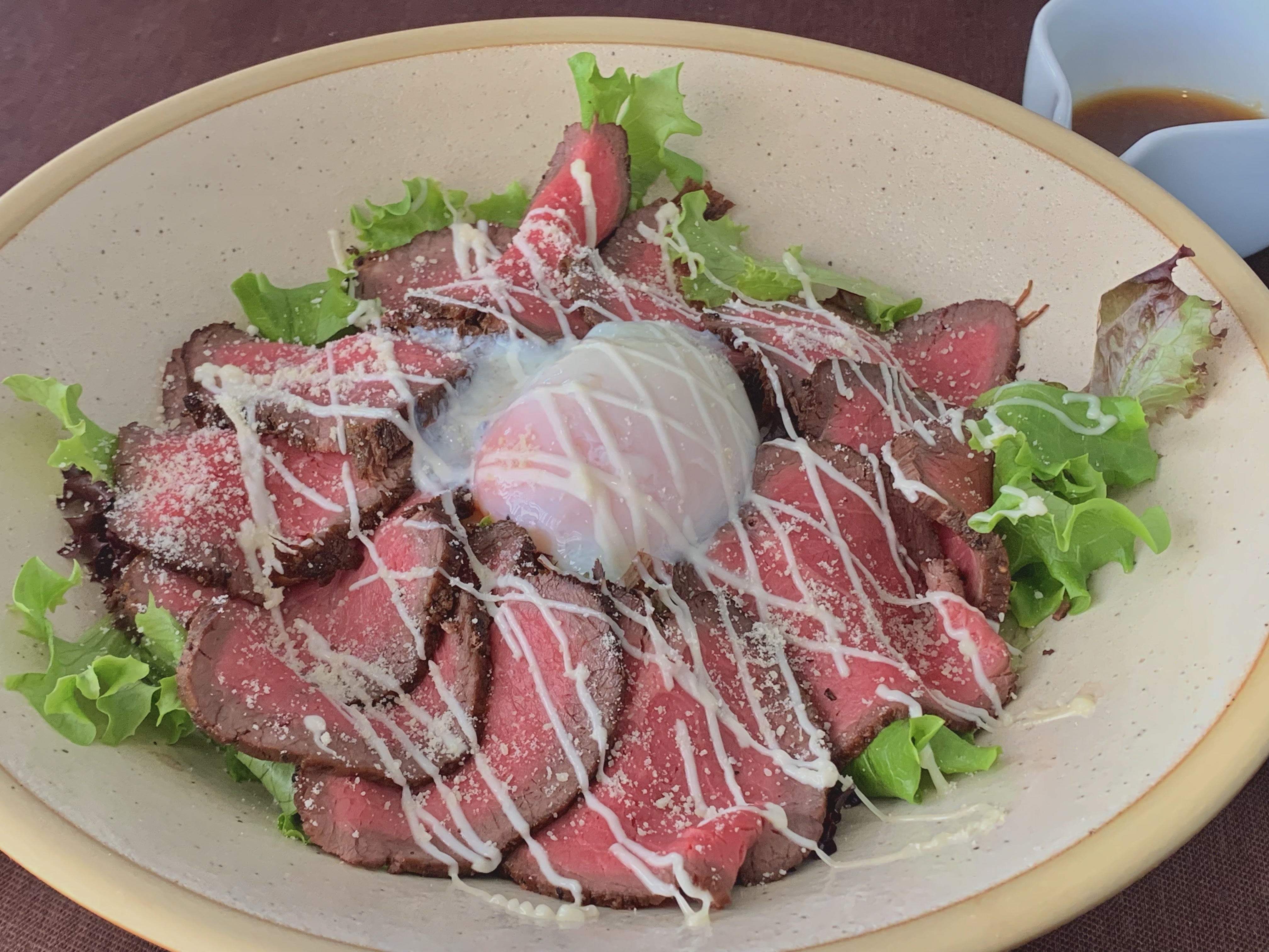 和牛ローストビーフ丼（自家製ローストビーフ使用）