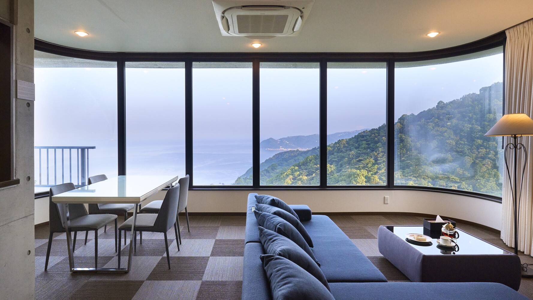 【宿泊体験レポート】リビングから絶景を眺める温泉付きヴィラ！熱海エリア散策に最適な「スイートヴィラ パノーラ熱海桜沢」
