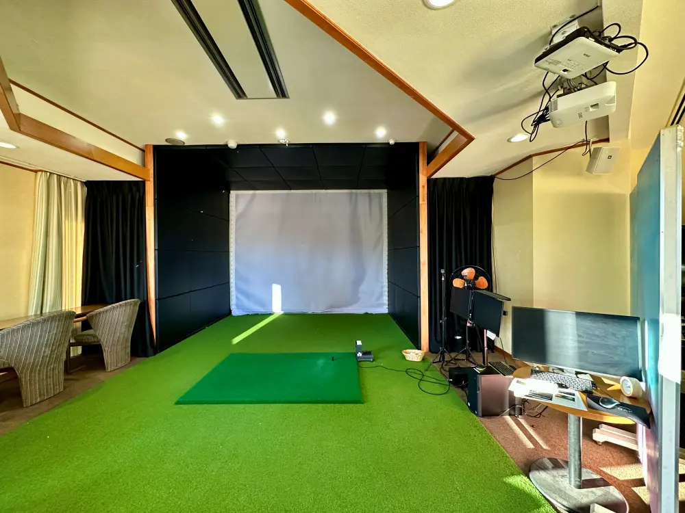室内ゴルフ練習場の写真