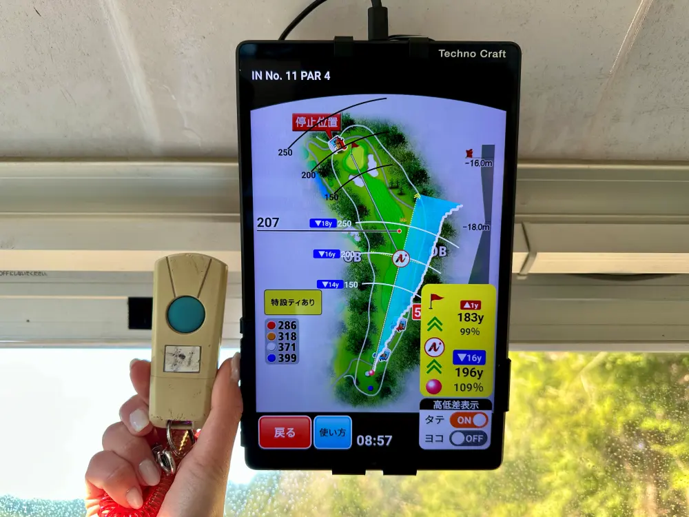 ゴルフカートのナビ画面の写真