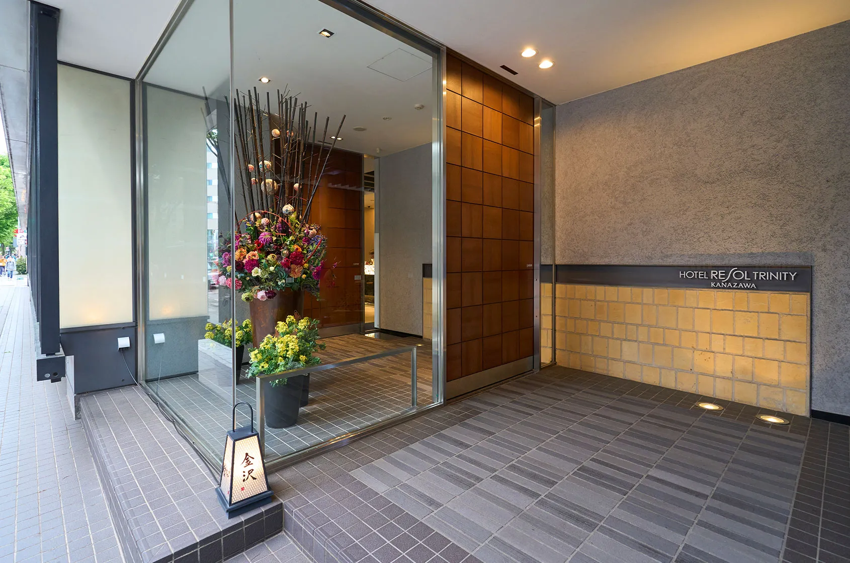ホテルリソルトリニティ金沢正面