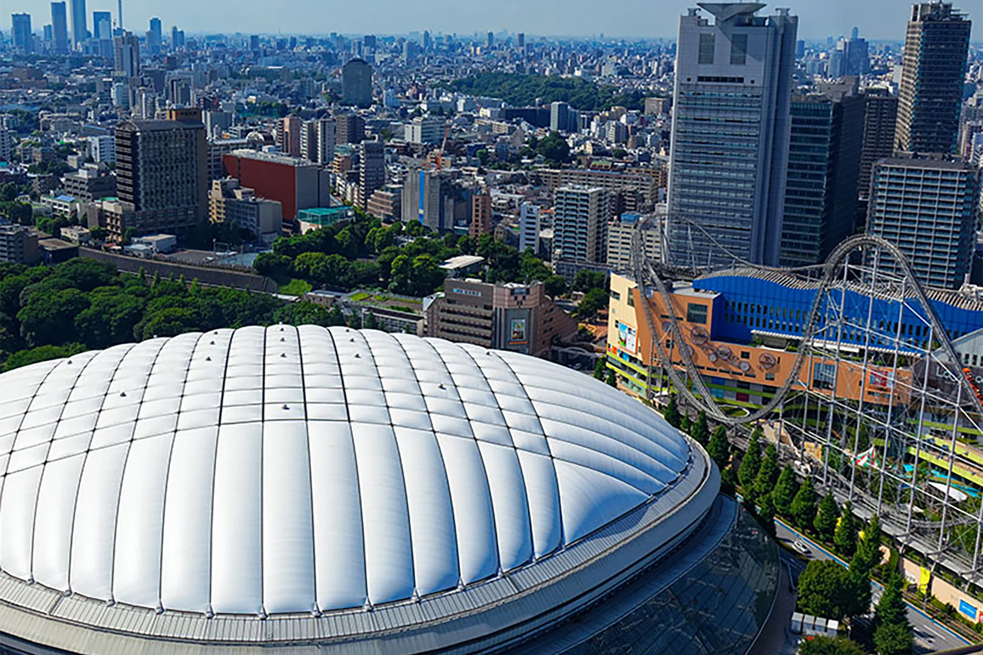 東京ドームと周辺の街並み