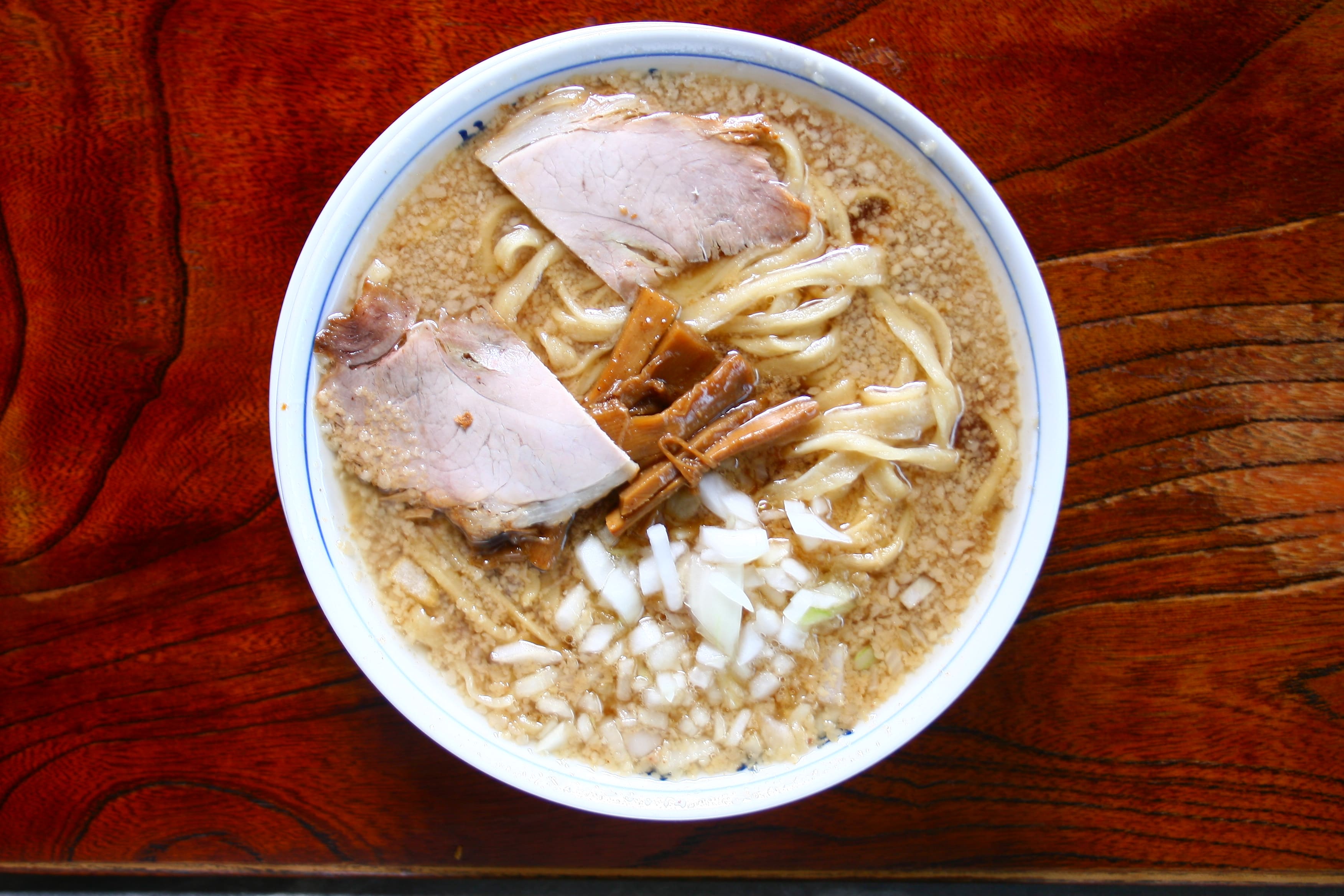 燕背脂ラーメン