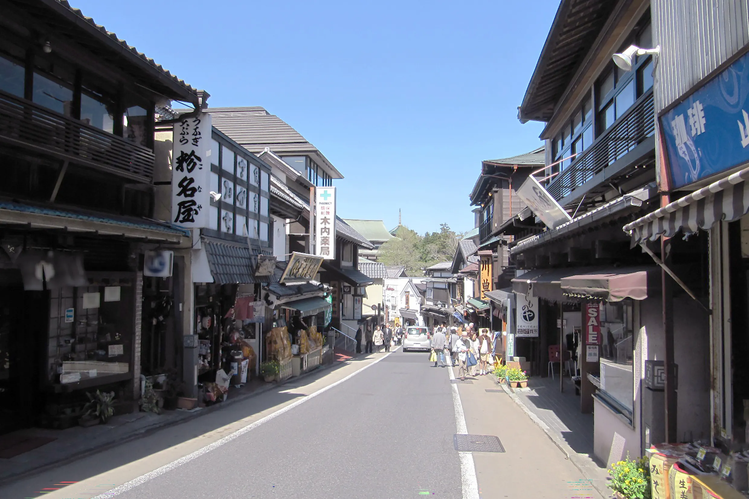 成田山新勝寺付近の街並み